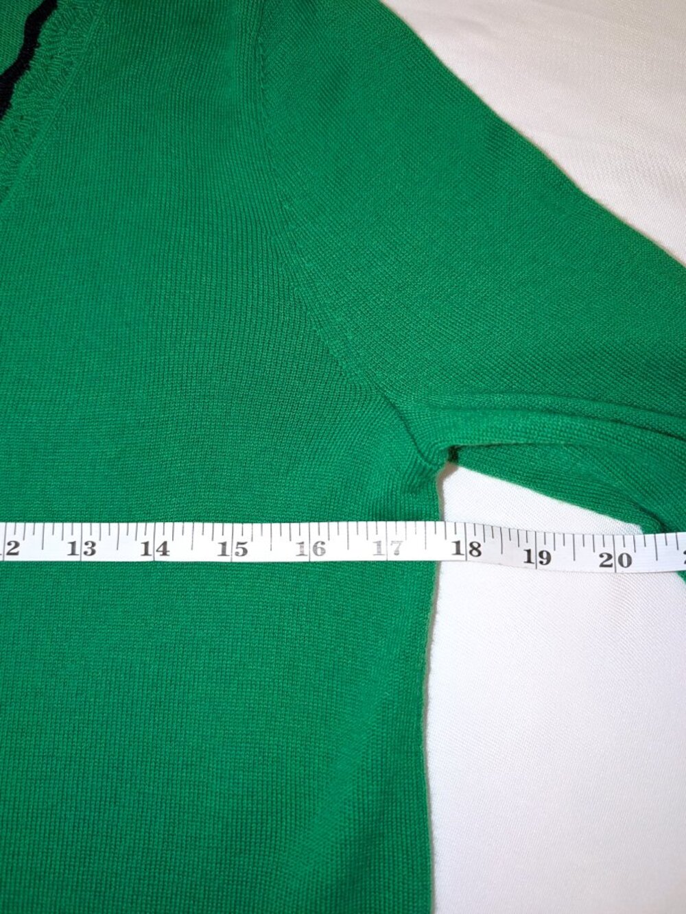 Boden | Merino Wool Scallop Trim V-Neck Sweater in Green | Size Small - Picture 9 of 11